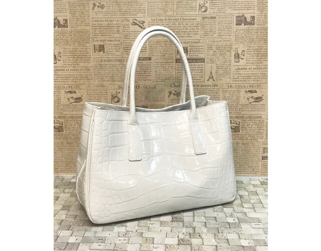 New! 牛革バッグ トート ジャストサイズ エナメル革クロコ型押し WHITEの画像1枚目