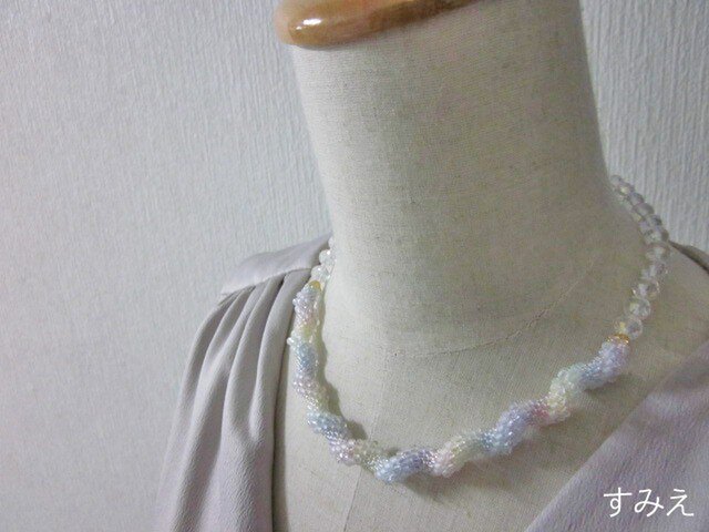 虹色ネックレスの画像1枚目