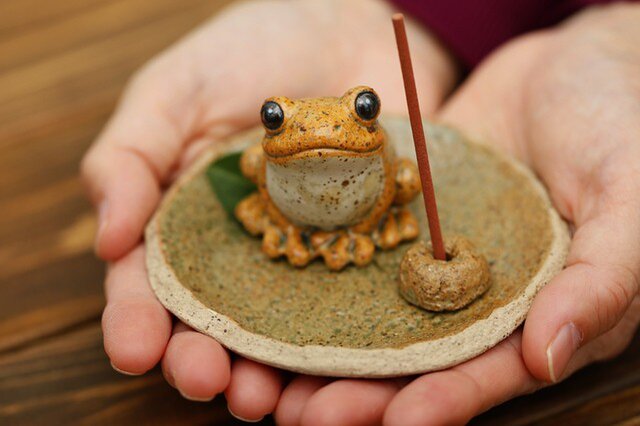 福々カエルお香立て 無事かえる Iichi ハンドメイド クラフト作品 手仕事品の通販