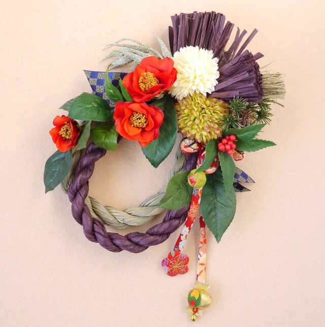 赤椿とピンポンマムの白しめ縄飾り　　