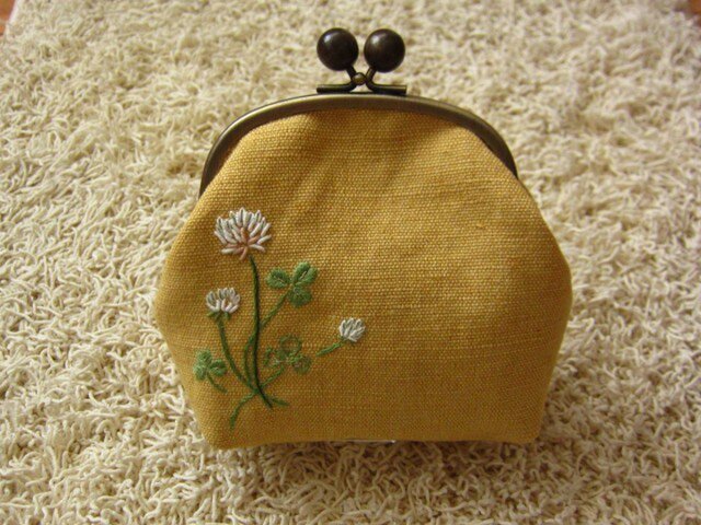 手刺繍・がまぐちポーチ(MIUさまオーダー品)の画像1枚目