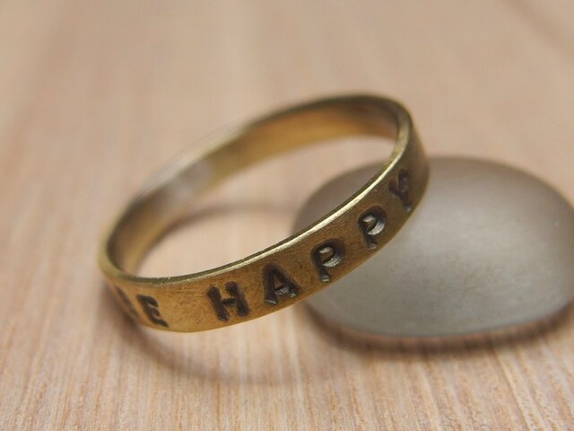 真鍮刻印リング 3ミリ幅 文字入れ | iichi 日々の暮らしを心地よくする