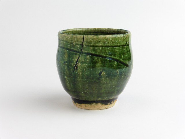 織部 線彫り文湯呑 | iichi 日々の暮らしを心地よくするハンドメイドや