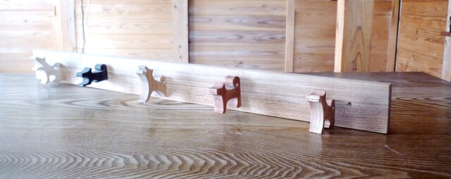 5匹の犬のハンガーフック ~5姿態5樹種~の画像1枚目
