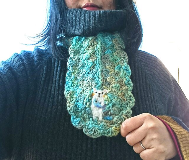 羊毛フェルト模様マフラー 白くまとお魚。 | iichi 日々の暮らしを