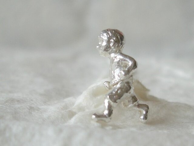 〈 Boys & Girls ピアス〉 走っている男の子の画像1枚目