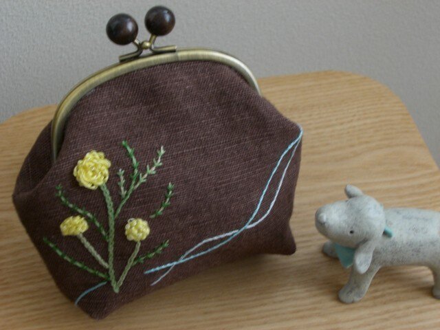 手刺繍・がまぐちポーチの画像1枚目