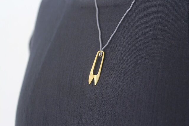 miniature tool necklace 糸切りバサミ(cotton cord/brass)の画像1枚目