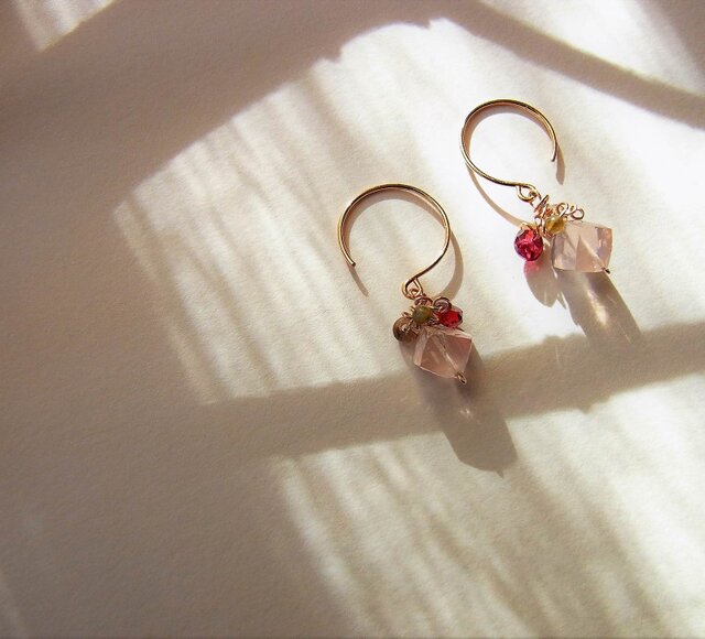Earring Ⅱ / ピンクのピアスの画像1枚目