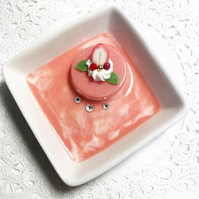 いちごみるくマーブルケーキのアクセサリートレイの画像1枚目