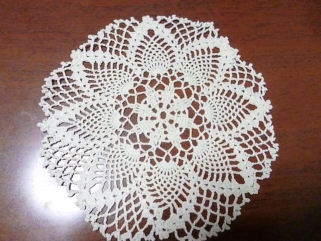 手編みレースドイリー直径約16cmの画像1枚目
