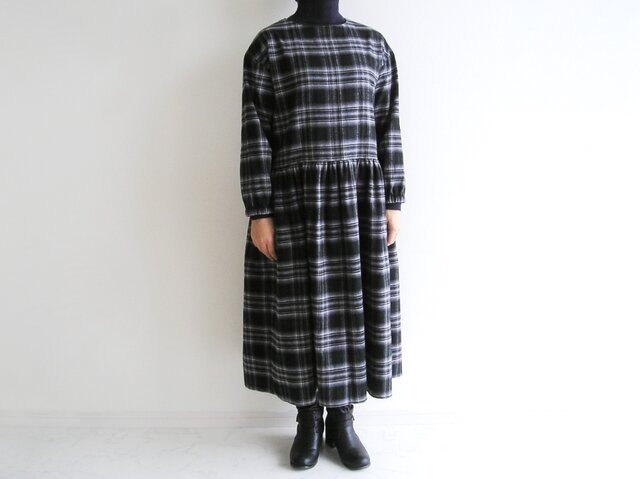 播州織コットン・ネル*春を待つワンピース*クルーネック・後ろ開き(黒×グレー×白・グラデーションチェック)の画像1枚目