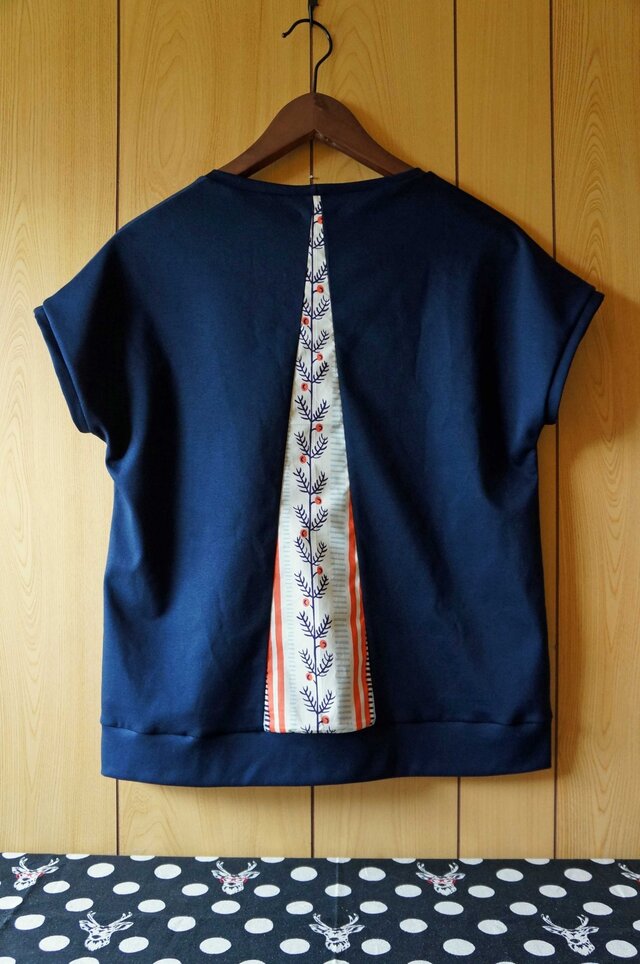 Ｔさまオーダー　北欧風　アララギの木のバックポイントプルオーバー