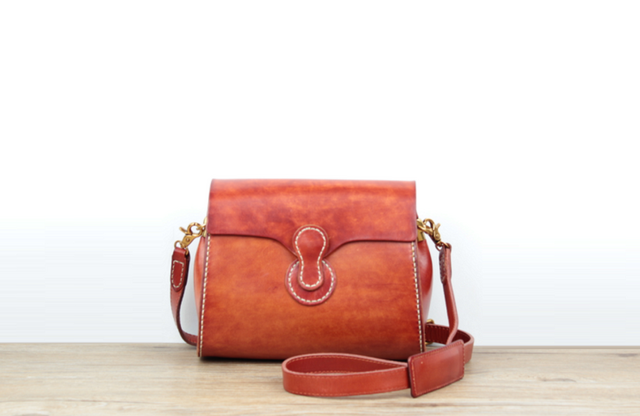 本革 古典派のレトロ風レザーショルダーバッグ ☆RedBrown☆の画像1枚目