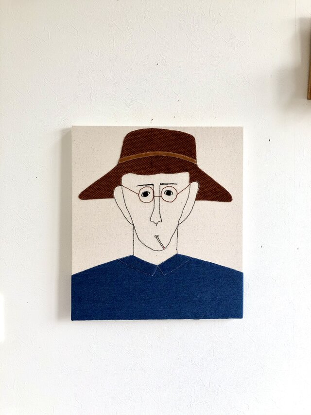 ファブリックパネル  煙草をふかす男