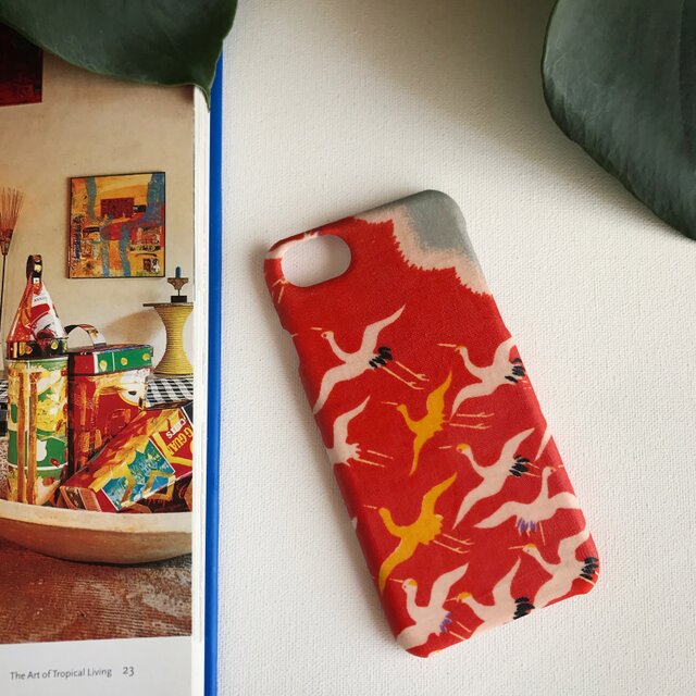 【KIMONO】赤に鶴・アンティーク着物のiPhoneケースの画像1枚目
