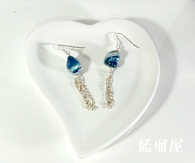 藍シェルのピアス casualeの画像1枚目