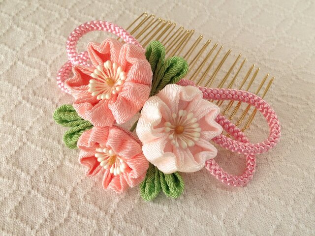 〈つまみ細工〉桜と江戸打ち紐のコーム(サーモンピンクと淡桜)の画像1枚目