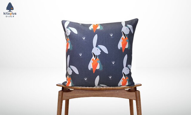 森のクッション Rabbit Navy blueの画像1枚目