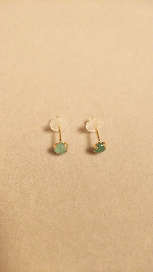 エメラルドカボションピアス(4ミリ)の画像1枚目