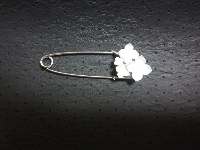 紫陽花の花のブローチの画像1枚目