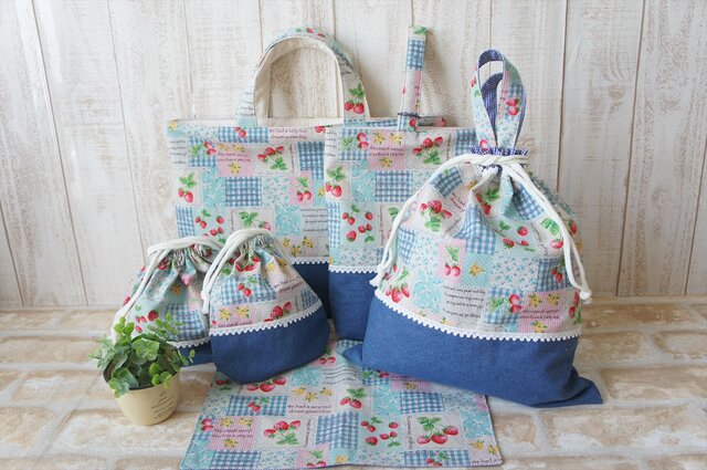 川崎さま専用◆受注生産♡イチゴ柄◆ ☆*: 幼稚園グッズ :*☆の画像1枚目