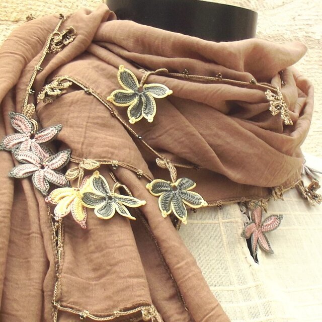 レースの花付き ふんわりストール「風車」ココア