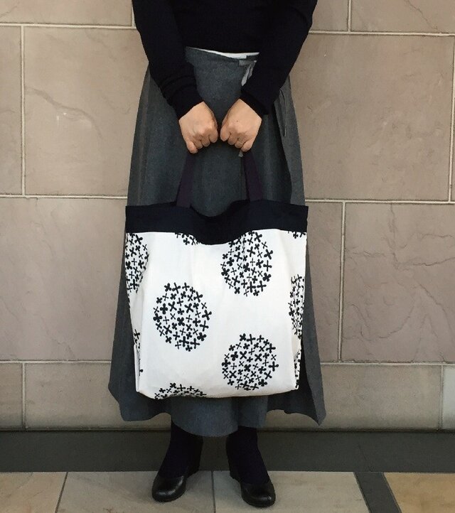 再販 コンパクト おかいものかばん サークルフラワー紺 受注製作の画像1枚目