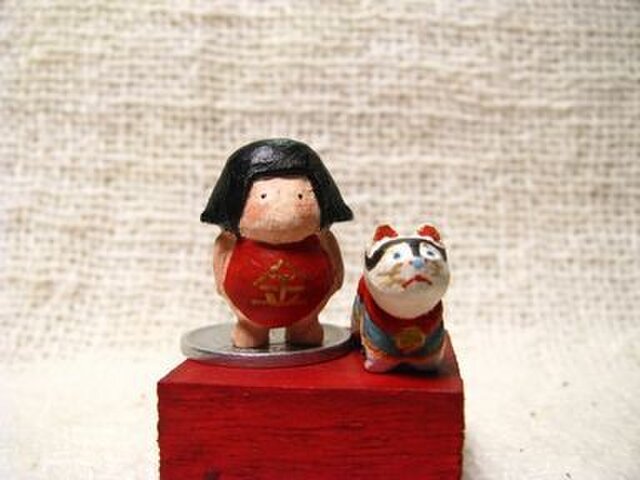 小さな小さな金太郎と小さな小さな犬張子(木彫り)の画像1枚目