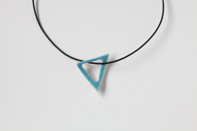陶のペンダント triangle トルコブルーの画像1枚目