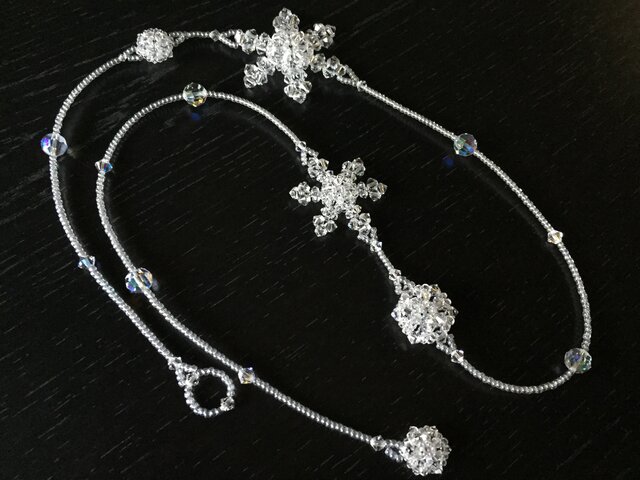 【スワロフスキー・クリスタル】雪の結晶のロングネックレスⅡの画像1枚目