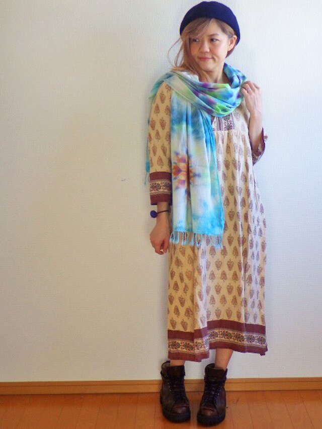 タイダイ　絞り染め　使いまわしの良い大判ストール☆空や雲を映す春色絞り染めに藍碧色の大曼荼羅☆！☆HD8-52