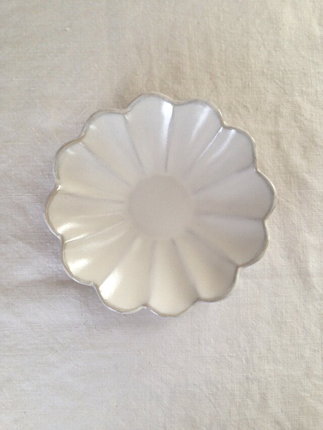 輪花深皿 (アンティークホワイト)
