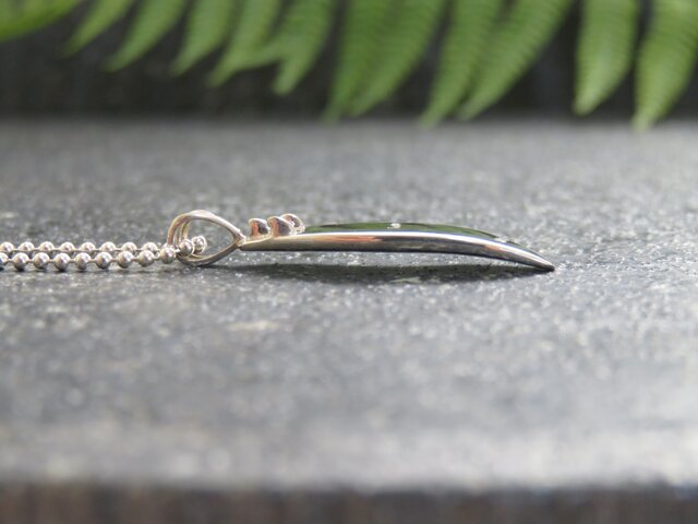 Surfboad Pendant ”美しいシェイプのトライフィンのサーフボードペンダント”の画像1枚目