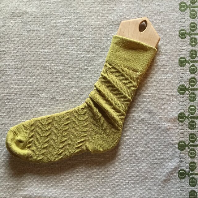 Leaf silk socks 刈安染めー黄色の画像1枚目