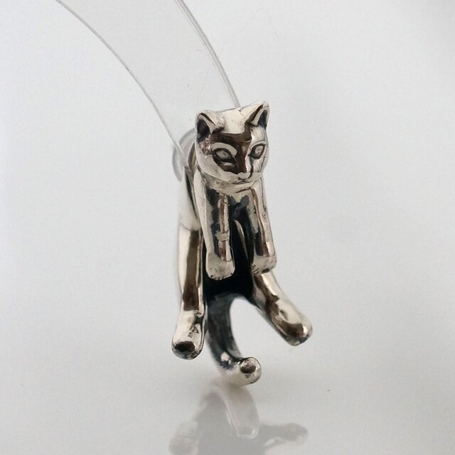 脱力猫ピアス Silver | iichi ハンドメイド・アンティーク・食品