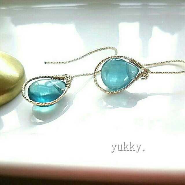 ブルーフローライトAAA＊ペアシェイプ14kgfグリッターピアス