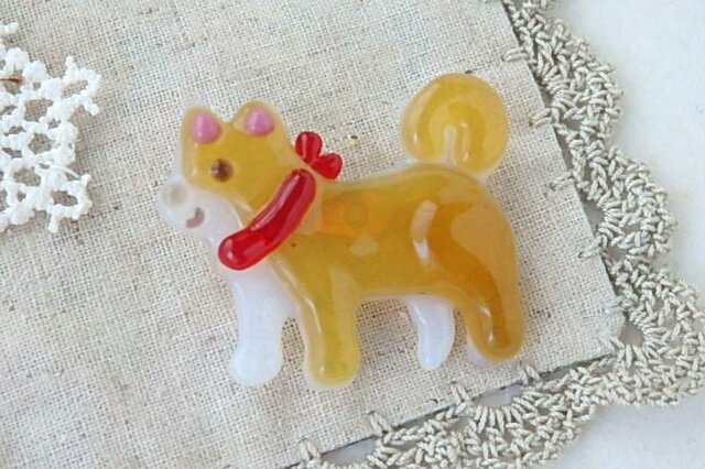 *受注制作*ガラスの柴犬さん♪ブローチの画像1枚目