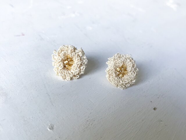 flower ピアス C - オフホワイトの画像1枚目