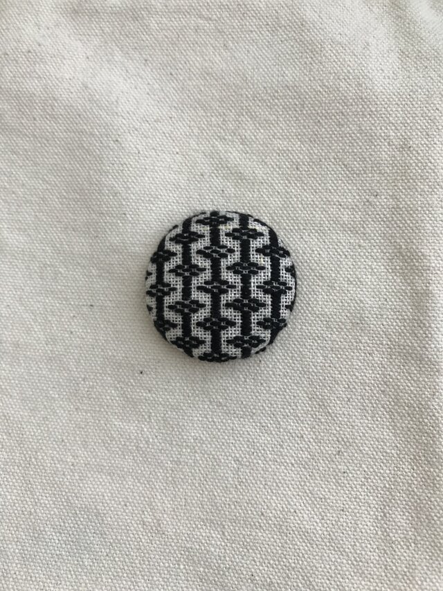 こぎん刺しのブローチ〈竹の節1〉3.8cmの画像1枚目