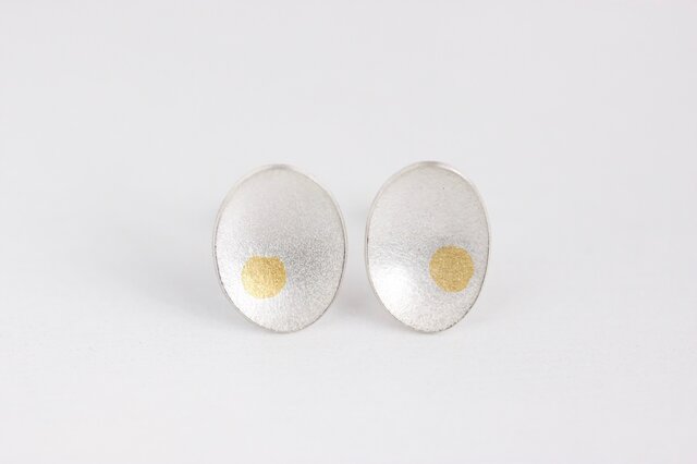 Oval a dot studs オーバルドットピアスの画像1枚目
