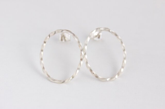 Oval twist studs オーバルツイストピアスの画像1枚目