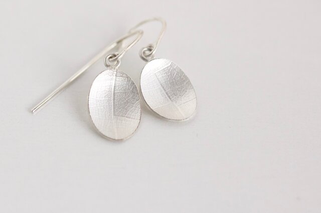 Oval vein earrings オーバル葉脈ピアスの画像1枚目