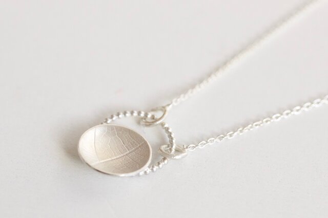 Round vein pearl wire pendantの画像1枚目