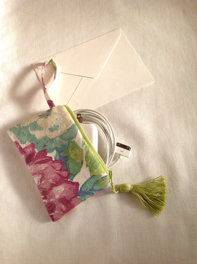 持ち手付き小さなポーチ