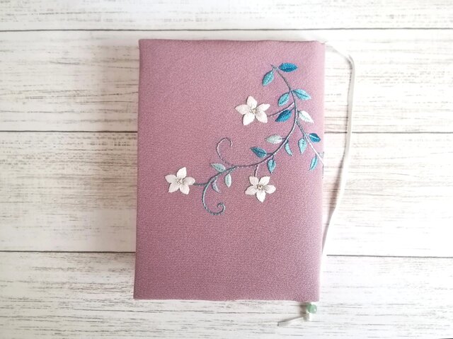 お花と蝶々結び 文庫本サイズ ブックカバー ハンドメイド お花と蝶々結び 文庫本サイズ ブックカバー ハンドメイド