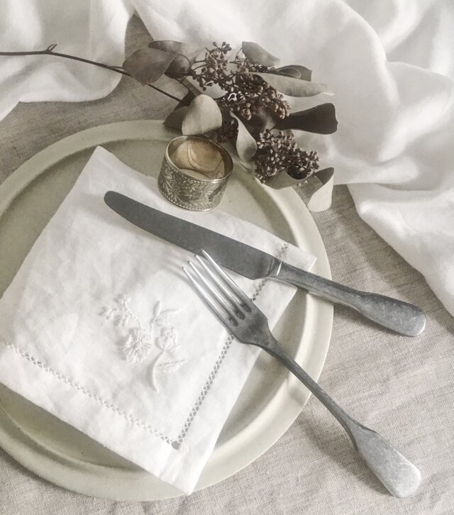 【Serviette de table】 フレンチリネンナエンブロイダリーナフキンの画像1枚目
