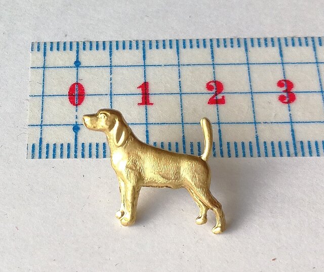 ヨーロッパで見つけた　アンティーク　子犬　ブローチ　シルバー　ラブラドール ラブラドール（犬 真鍮 約22mm）の 小さなピンブローチ