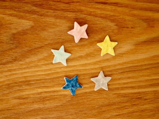 小さな星のブローチの画像1枚目