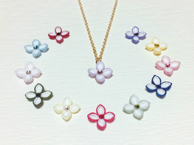 2月*スワロフスキーの誕生石カラー ネックレス*暦花 *つまみ細工*の画像1枚目